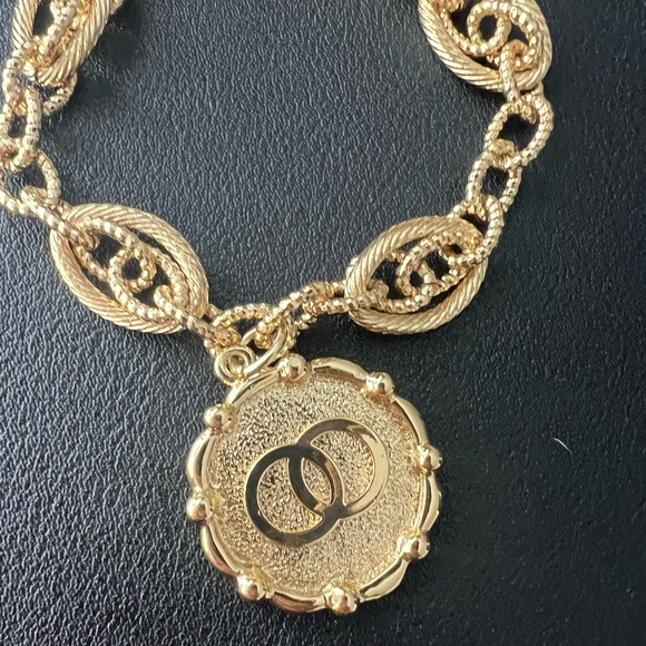 Bracelet with a pendant with balls inside - Picture 1 of 3